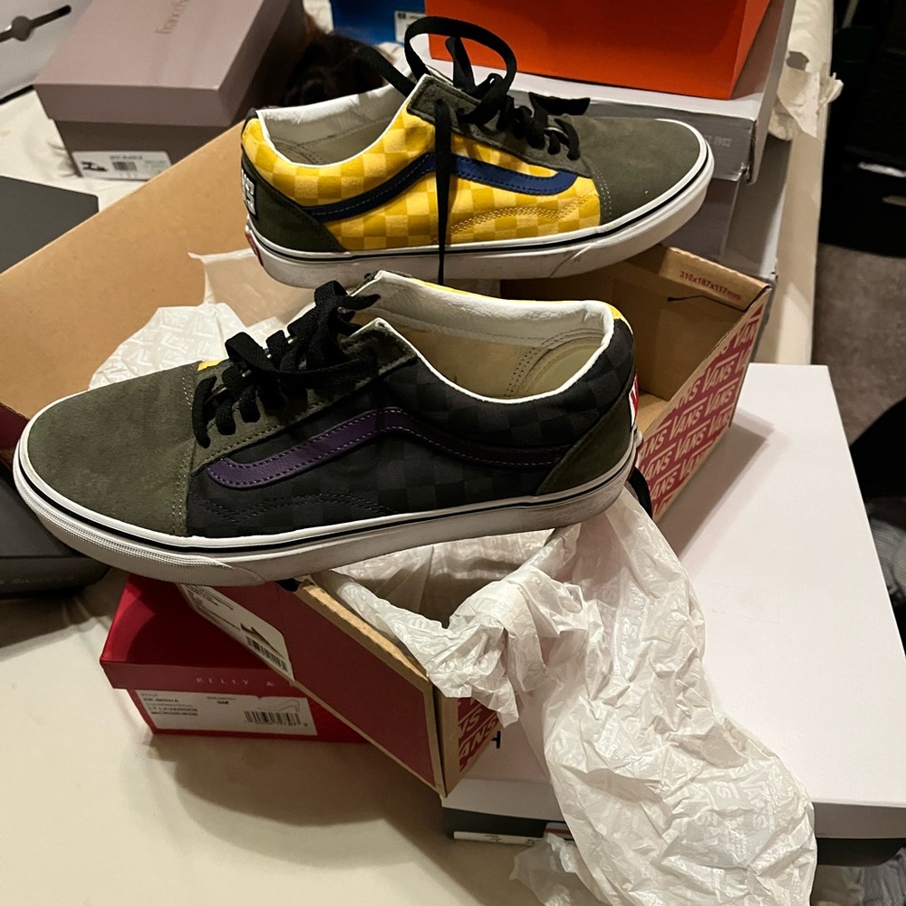 Vans shoes size 9 1/2